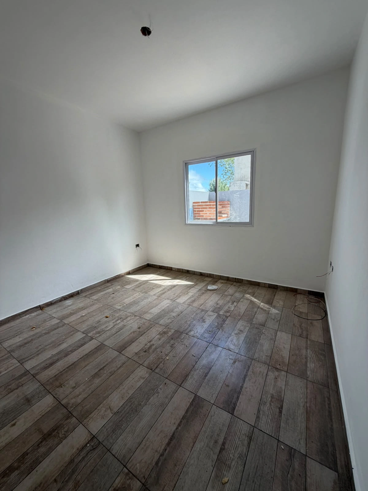 property-1792852439078-6